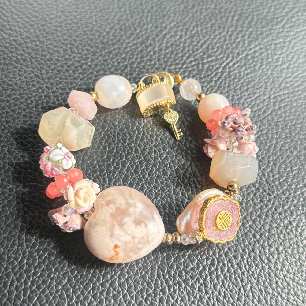 Elegant Pink and Gold Beaded Bracelet